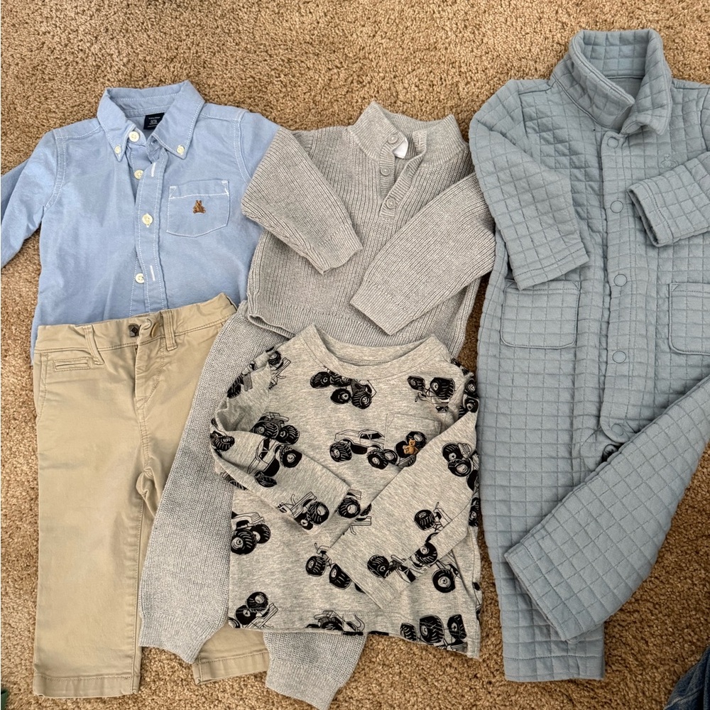 Baby Gap 12-18 clothes